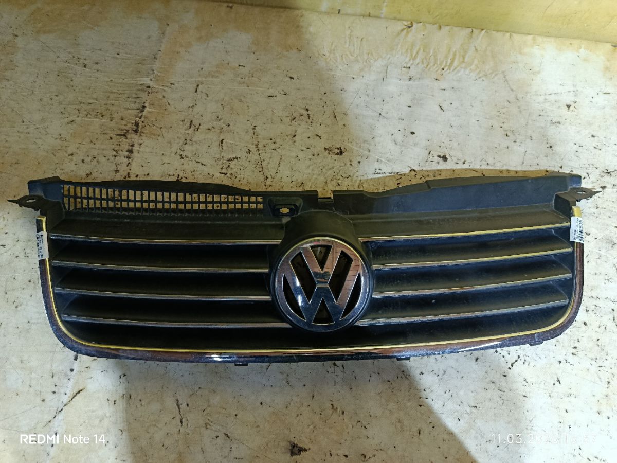 Решетка радиатора 3B0853651H, 3B0853601C на Volkswagen Passat 3B Фото 1
