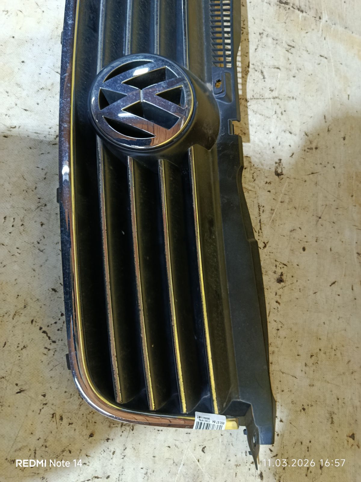 Решетка радиатора 3B0853651H, 3B0853601C на Volkswagen Passat 3B Фото 3