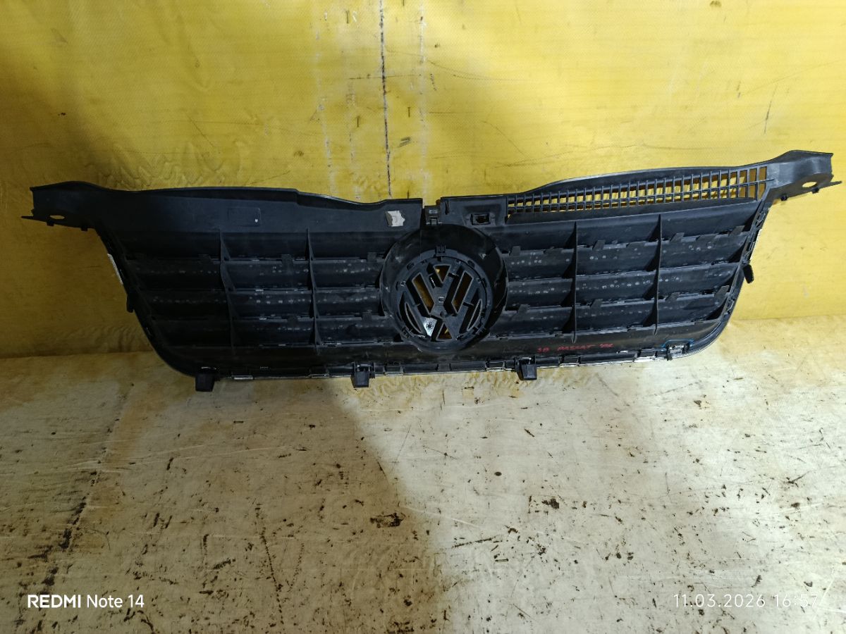 Решетка радиатора 3B0853651H, 3B0853601C на Volkswagen Passat 3B Фото 4