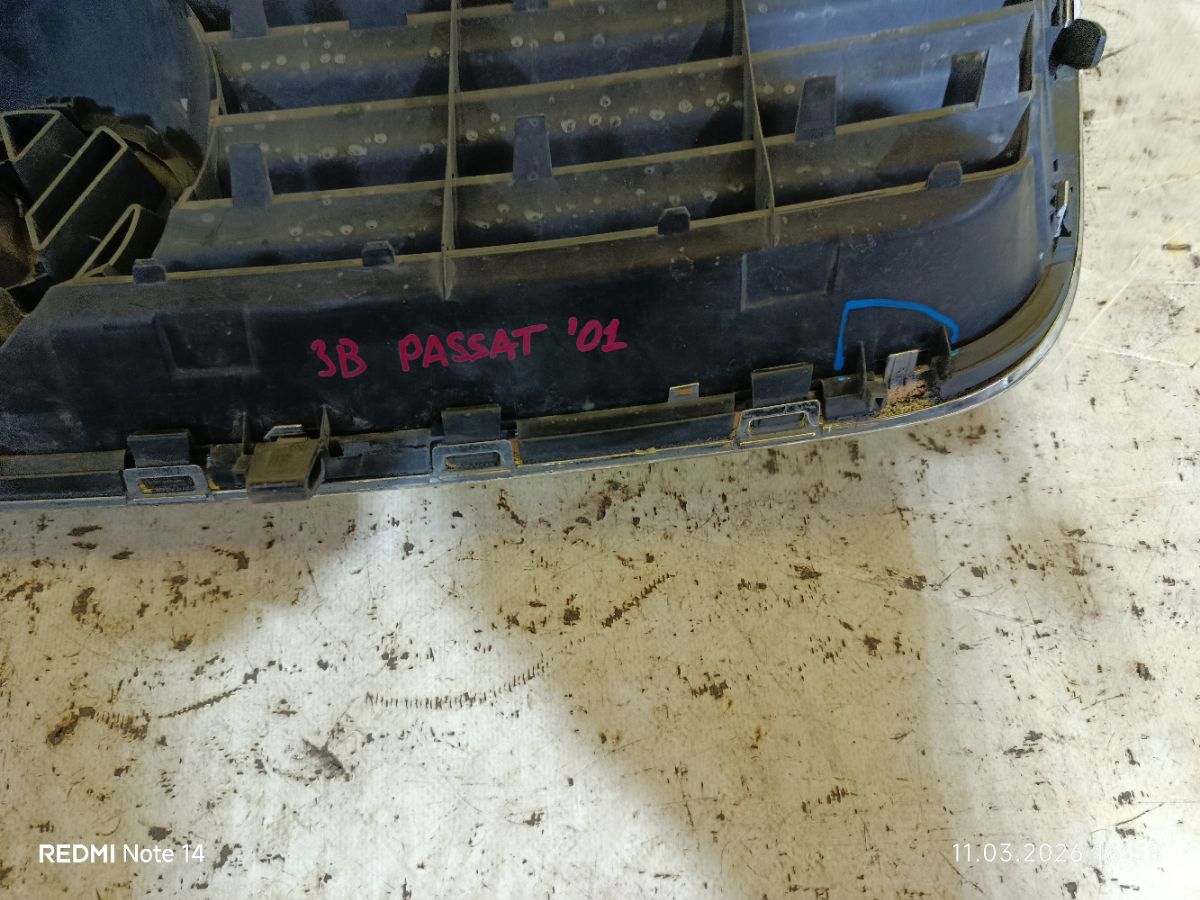 Решетка радиатора 3B0853651H, 3B0853601C на Volkswagen Passat 3B Фото 5
