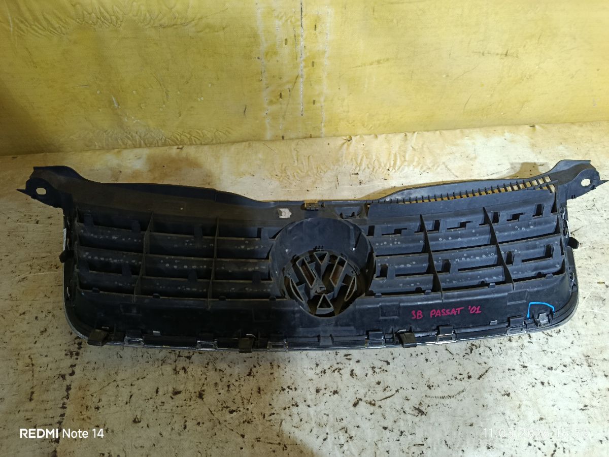 Решетка радиатора 3B0853651H, 3B0853601C на Volkswagen Passat 3B Фото 6
