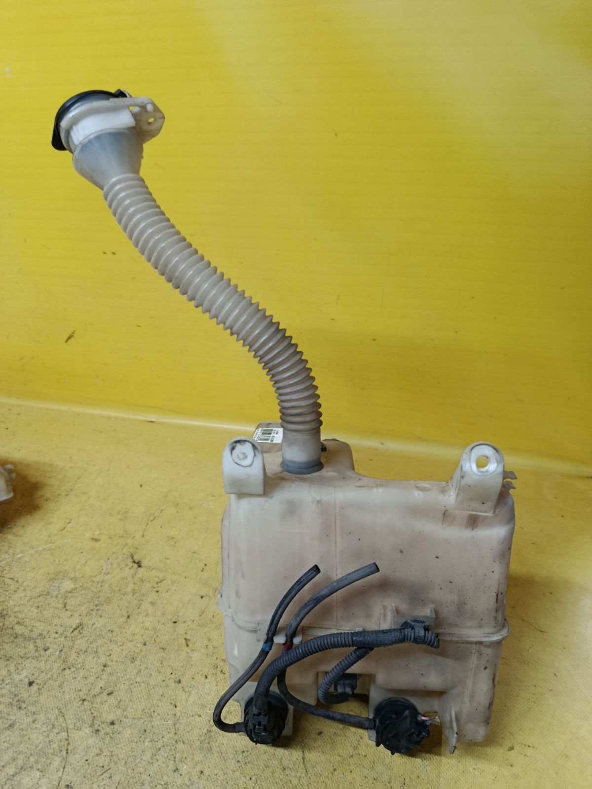 Бачок омывателя на Lexus Rx350 MCU35W Фото 2