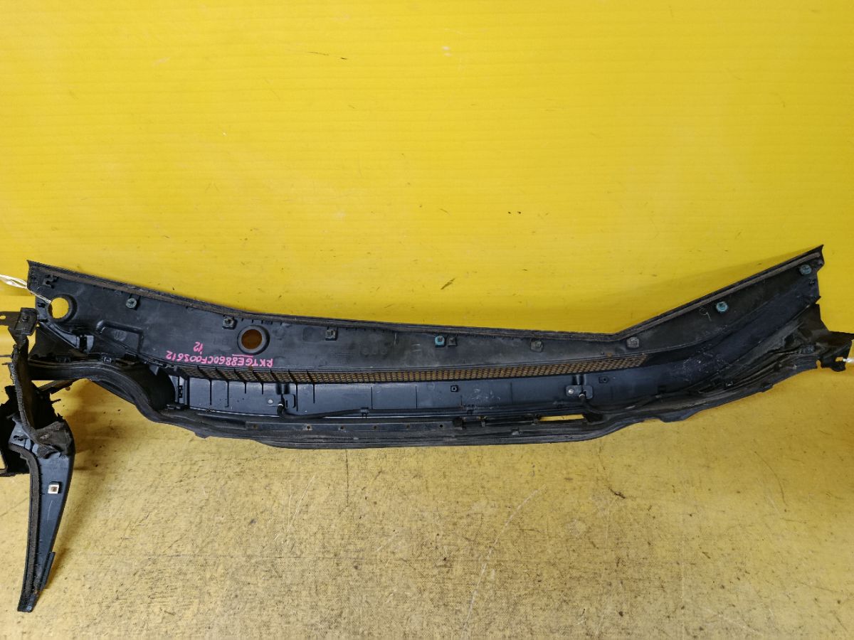 Решетка под лобовое стекло 74200-TF0-G0 на Honda Jazz GE8 Фото 4