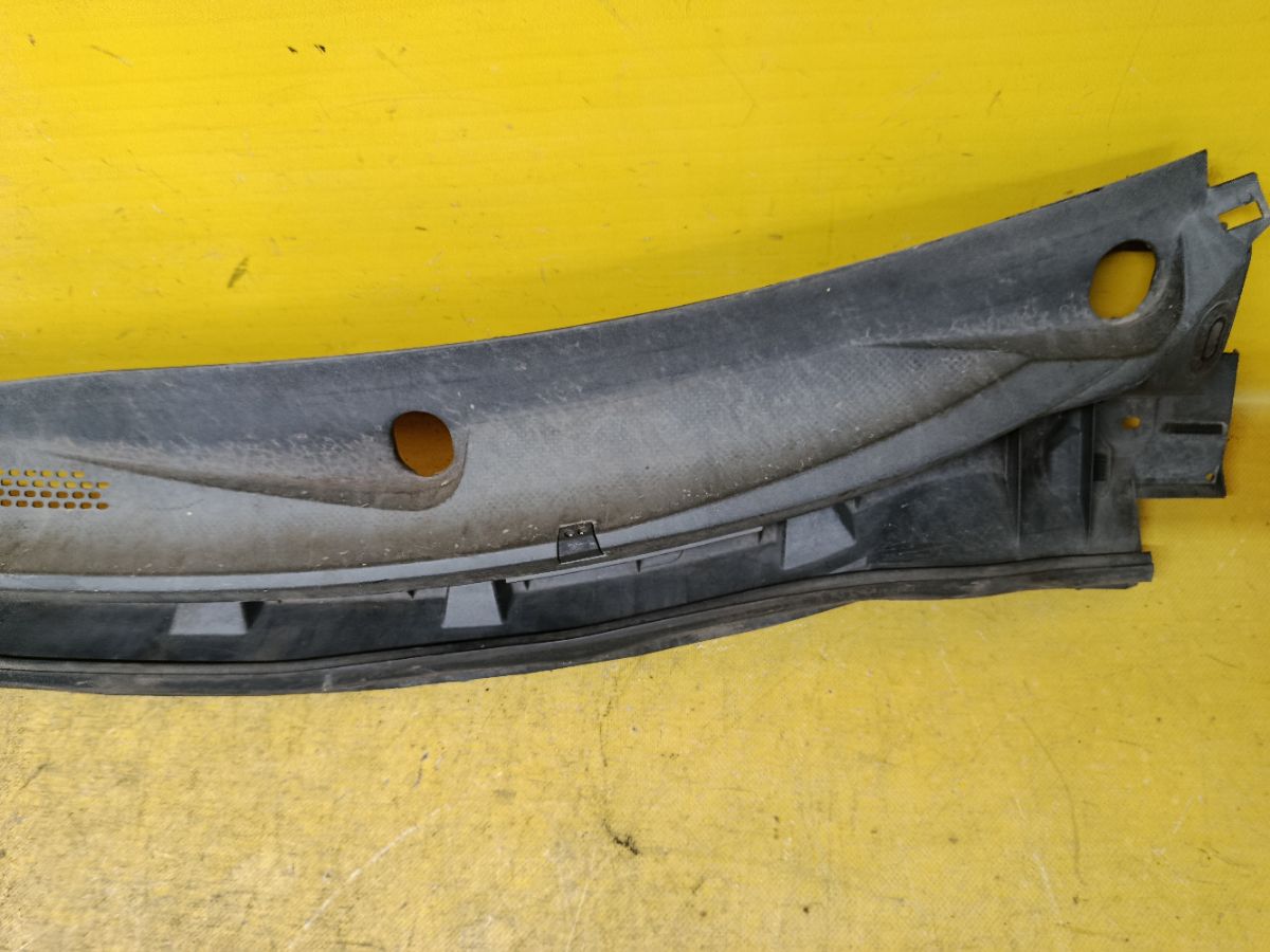 Решетка под лобовое стекло 66862-ED500, 66820-ED50A на Nissan Tiida C11 Фото 2