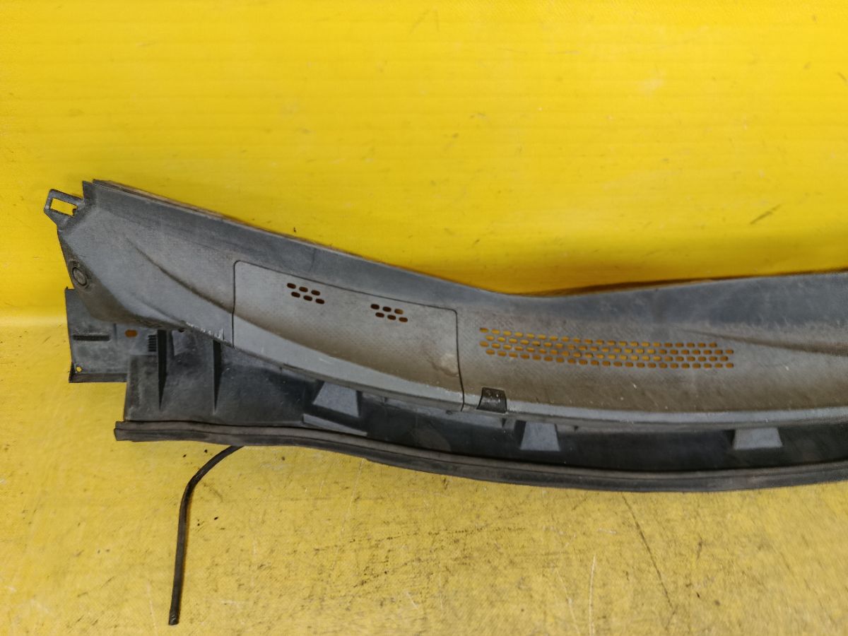 Решетка под лобовое стекло 66862-ED500, 66820-ED50A на Nissan Tiida C11 Фото 3