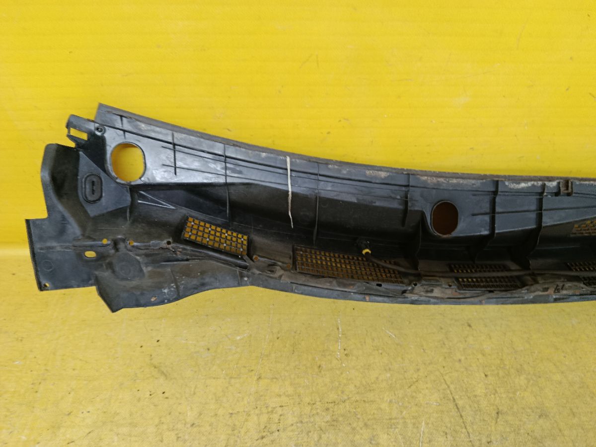 Решетка под лобовое стекло 66862-ED500, 66820-ED50A на Nissan Tiida C11 Фото 5