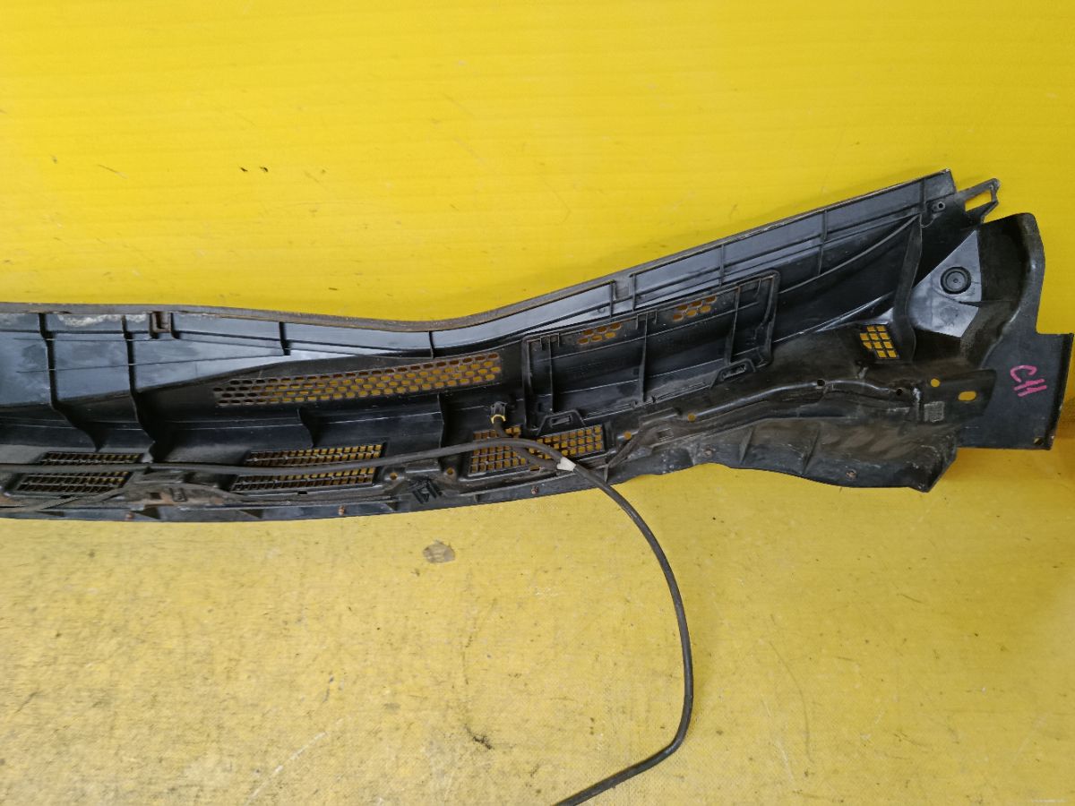 Решетка под лобовое стекло 66862-ED500, 66820-ED50A на Nissan Tiida C11 Фото 6