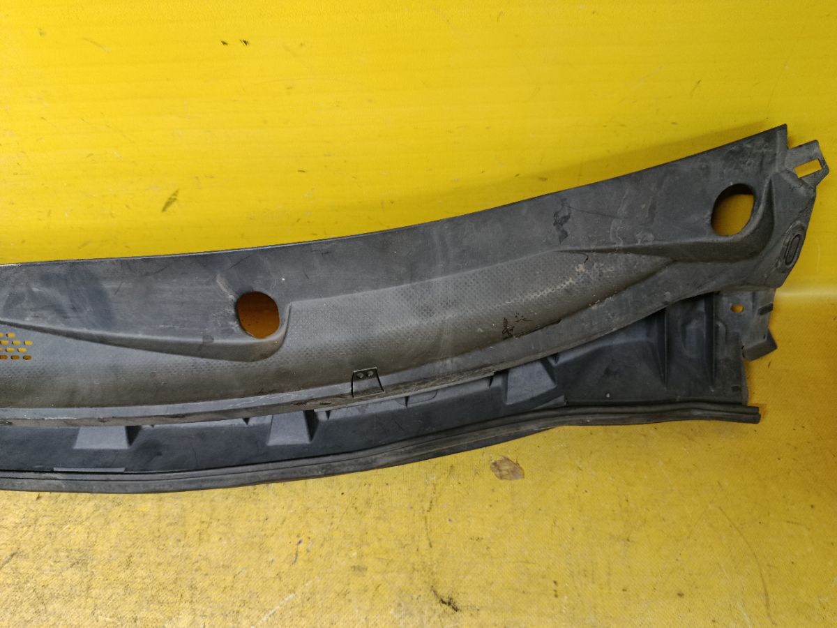 Решетка под лобовое стекло 66862-ED500, 66820-ED50A на Nissan Tiida C11 Фото 2