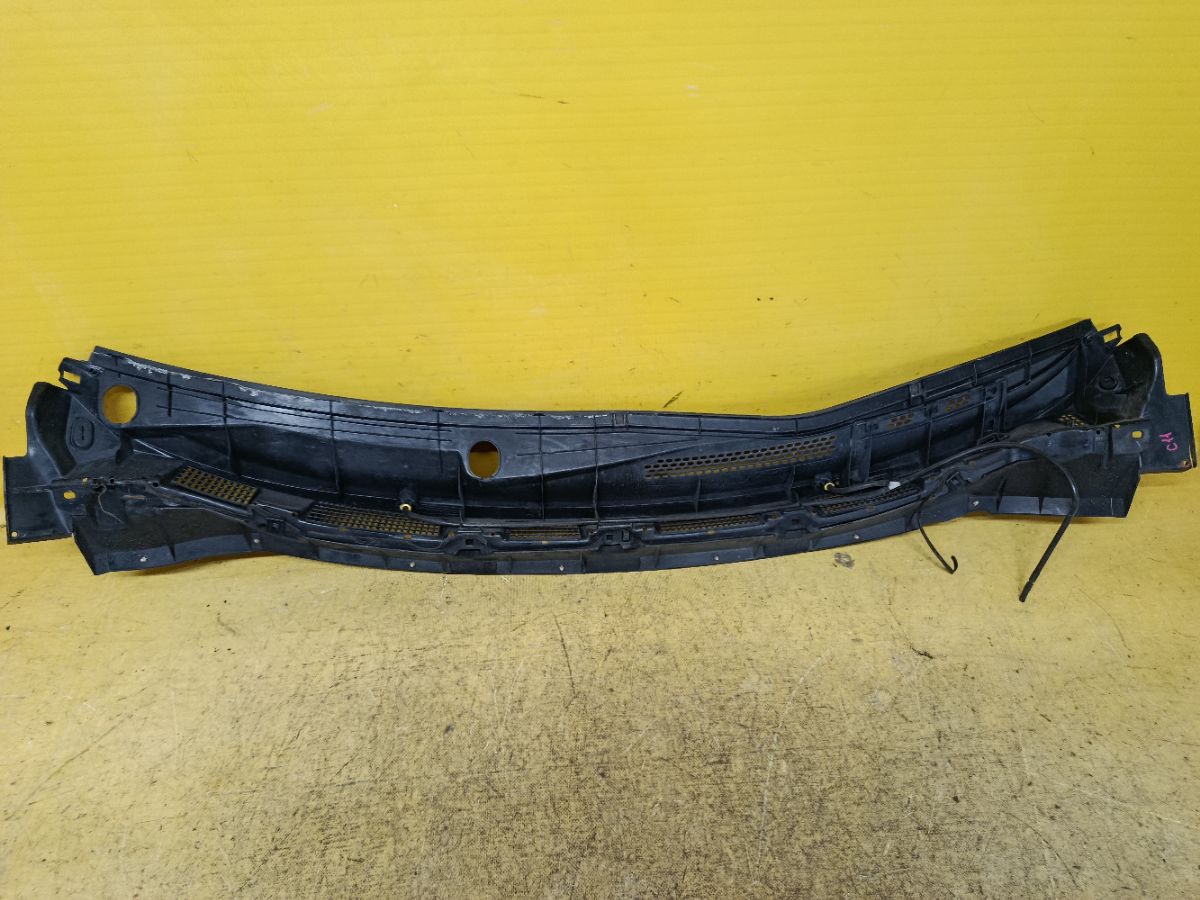 Решетка под лобовое стекло 66862-ED500, 66820-ED50A на Nissan Tiida C11 Фото 4