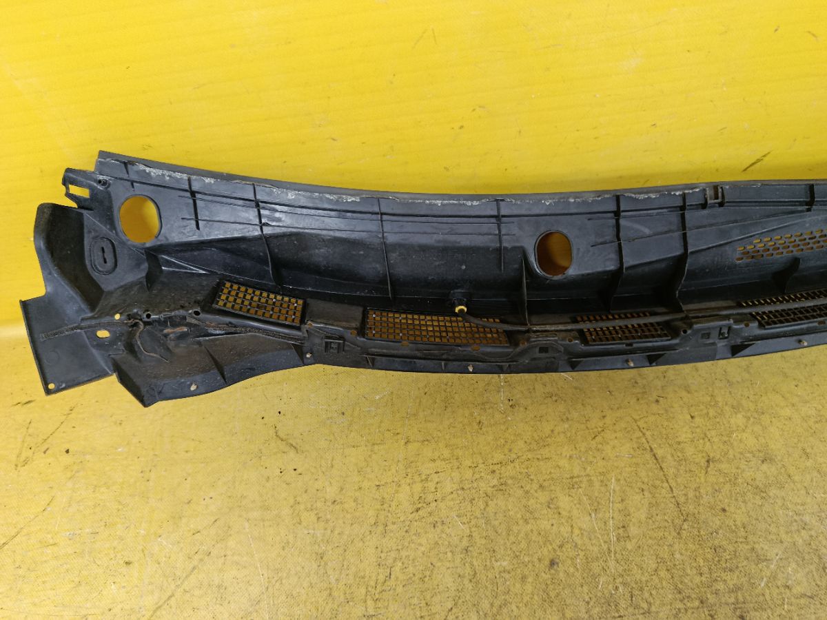 Решетка под лобовое стекло 66862-ED500, 66820-ED50A на Nissan Tiida C11 Фото 5