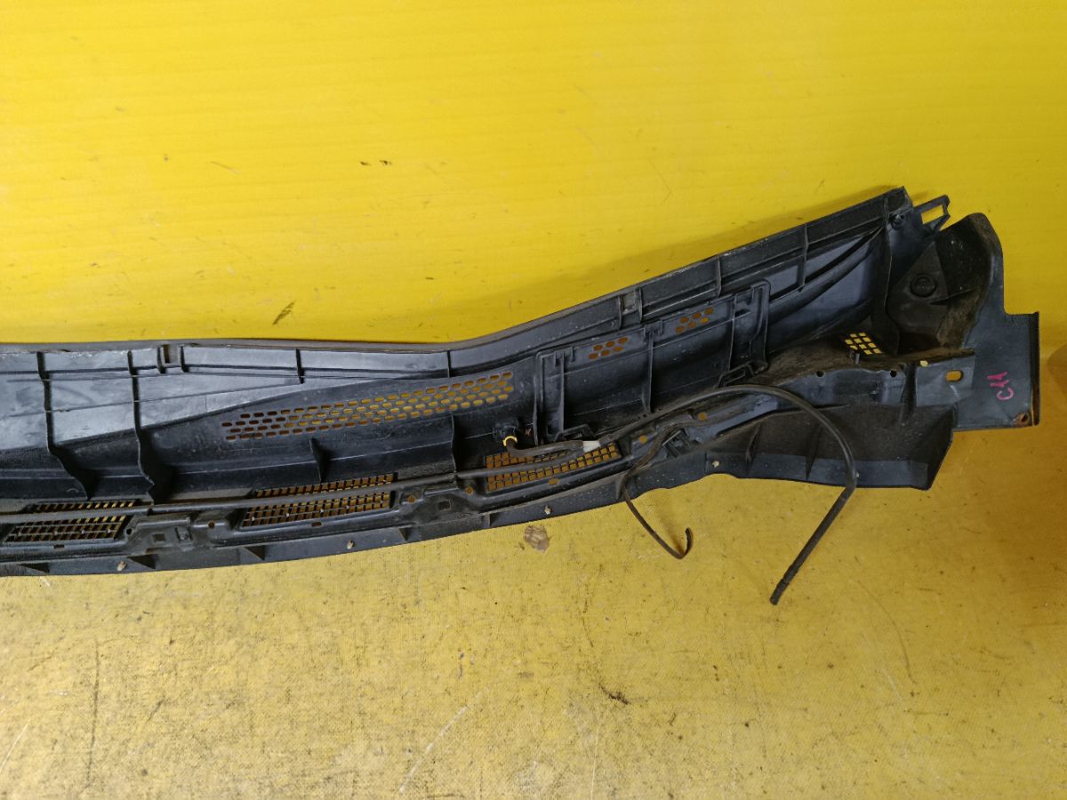 Решетка под лобовое стекло 66862-ED500, 66820-ED50A на Nissan Tiida C11 Фото 6