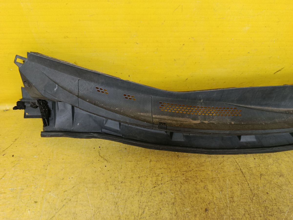 Решетка под лобовое стекло 66862-ED500, 66820-ED50A на Nissan Tiida C11 Фото 3