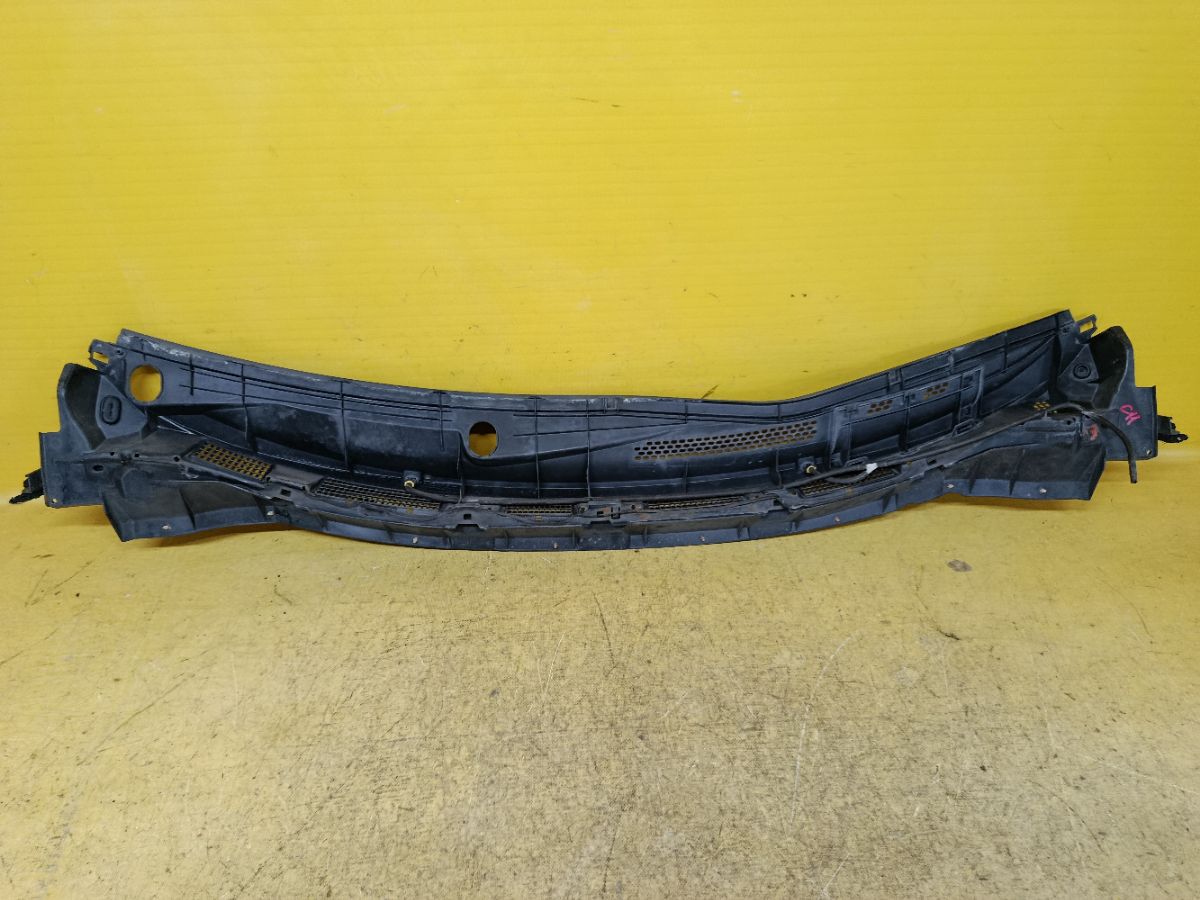 Решетка под лобовое стекло 66862-ED500, 66820-ED50A на Nissan Tiida C11 Фото 4