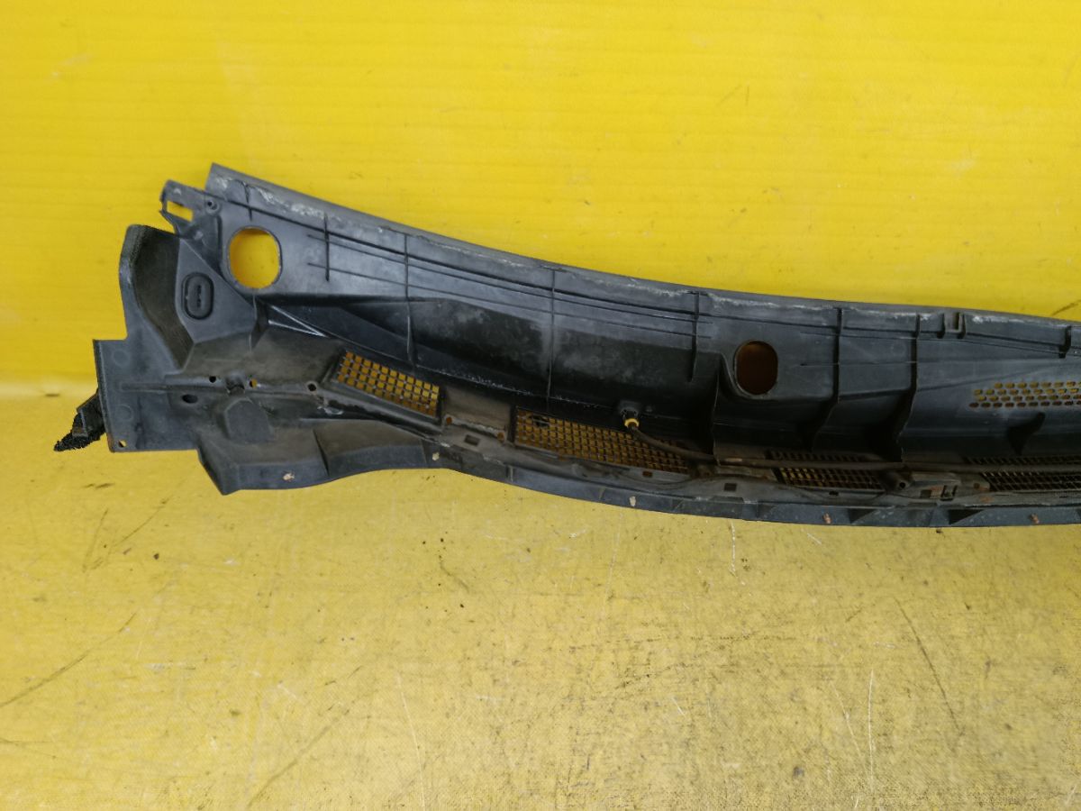 Решетка под лобовое стекло 66862-ED500, 66820-ED50A на Nissan Tiida C11 Фото 6