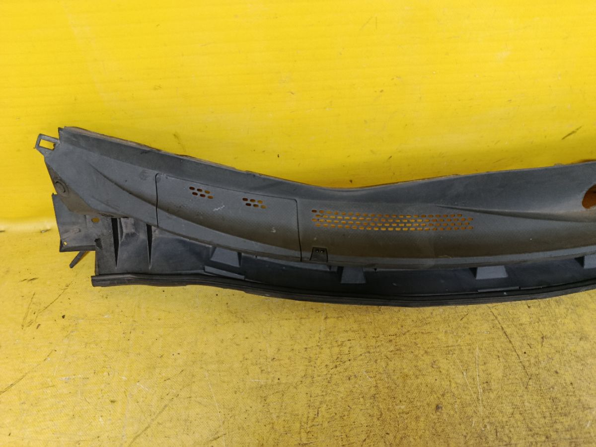 Решетка под лобовое стекло 66862-ED500, 66820-ED50A на Nissan Tiida C11 Фото 3