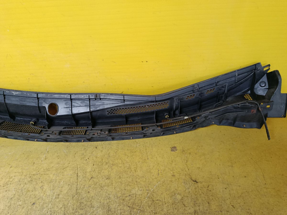 Решетка под лобовое стекло 66862-ED500, 66820-ED50A на Nissan Tiida C11 Фото 4