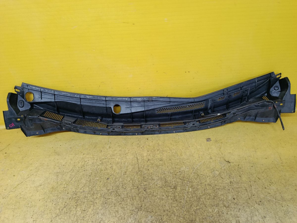 Решетка под лобовое стекло 66862-ED500, 66820-ED50A на Nissan Tiida C11 Фото 5