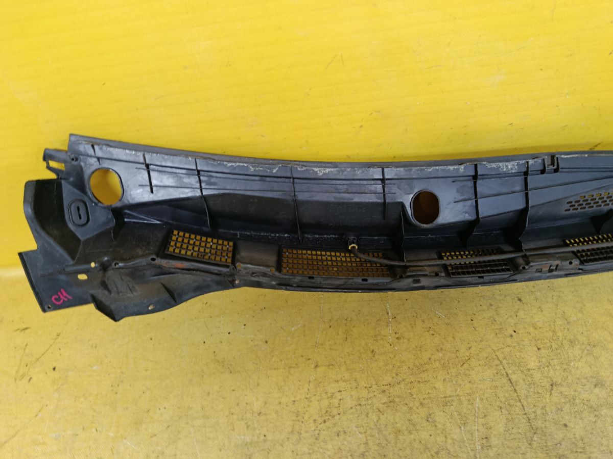 Решетка под лобовое стекло 66862-ED500, 66820-ED50A на Nissan Tiida C11 Фото 6