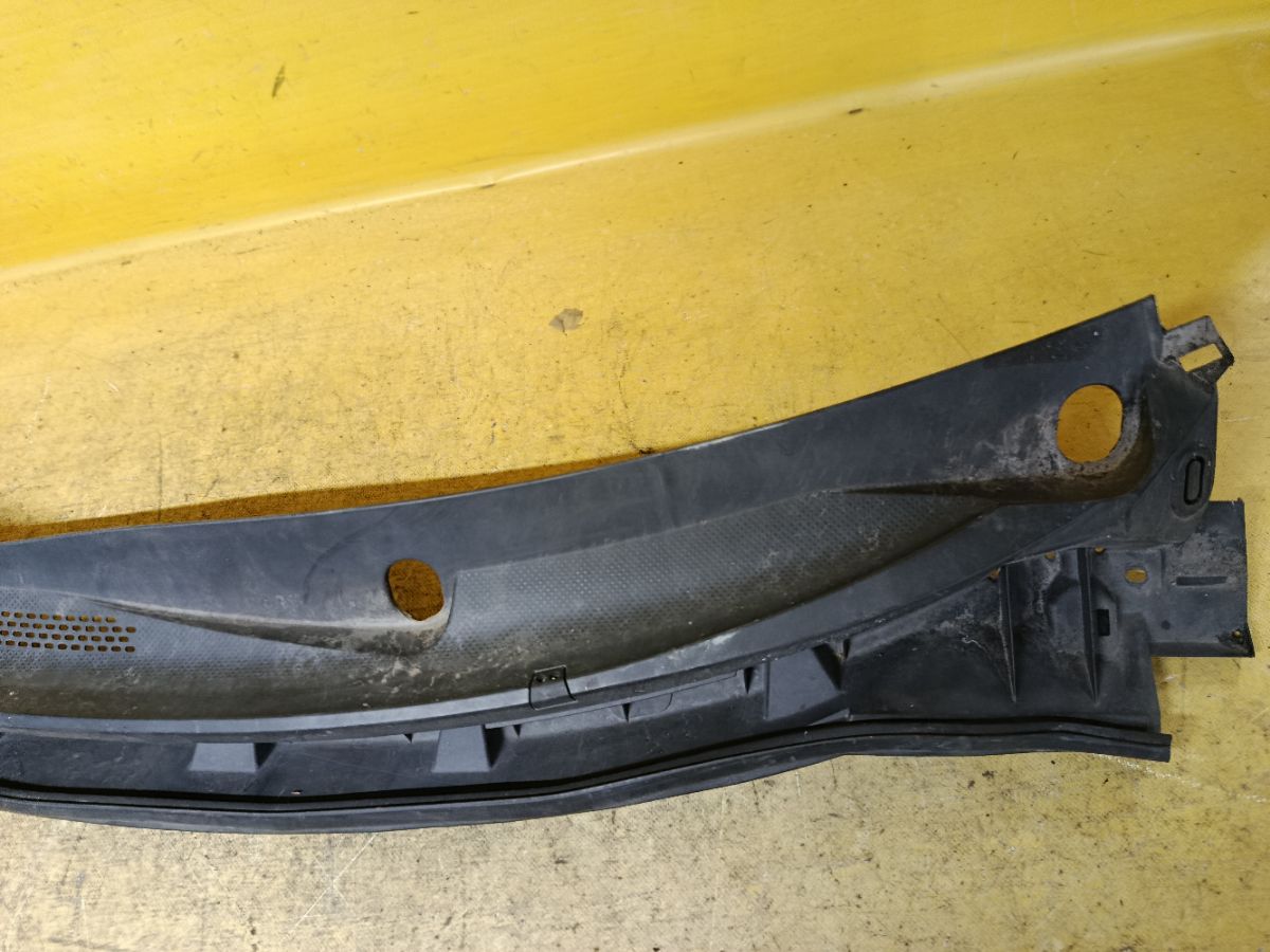 Решетка под лобовое стекло 66862-ED500, 66820-ED50A на Nissan Tiida C11 Фото 2