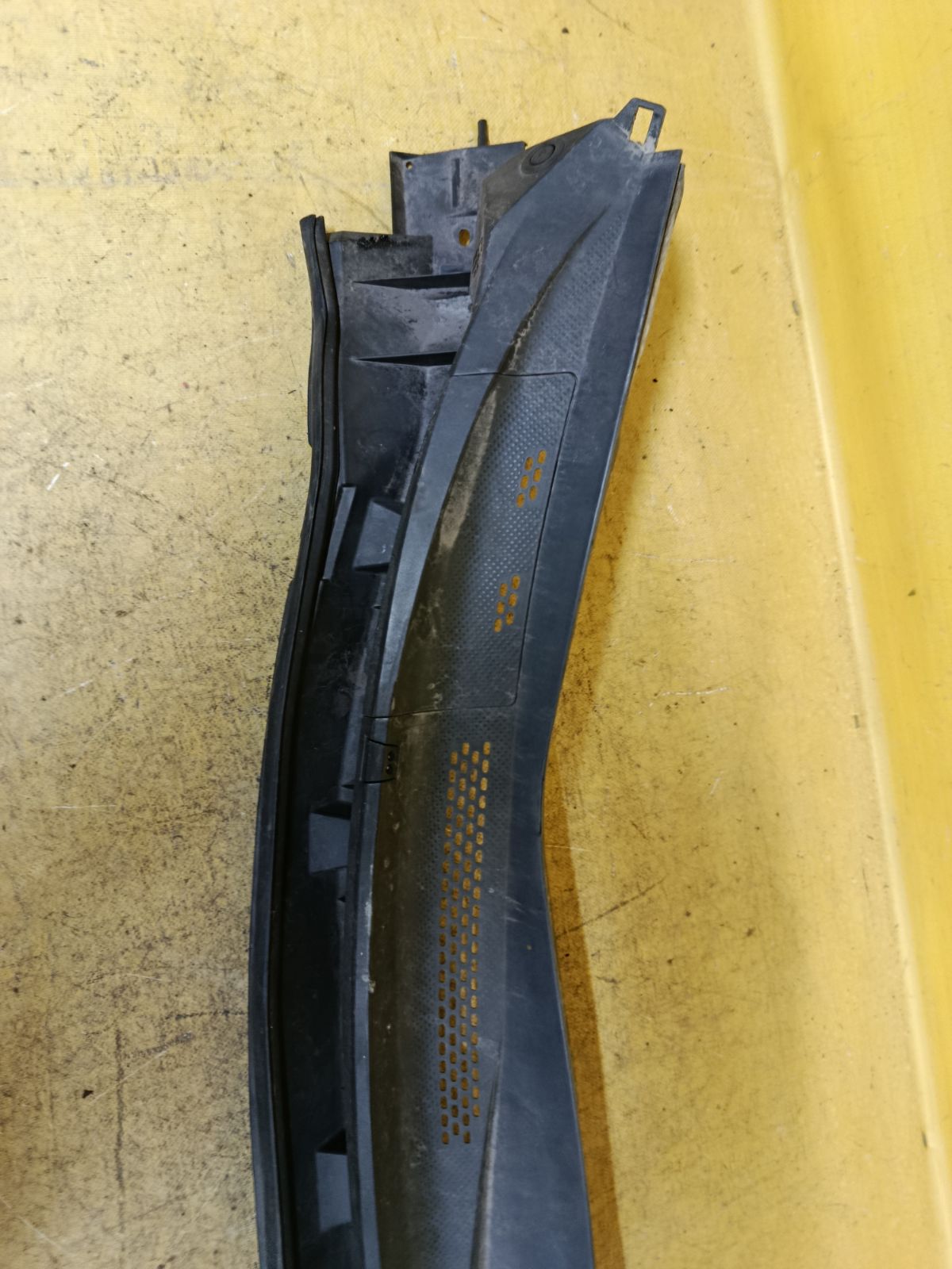 Решетка под лобовое стекло 66862-ED500, 66820-ED50A на Nissan Tiida C11 Фото 3