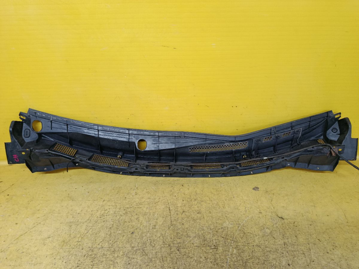 Решетка под лобовое стекло 66862-ED500, 66820-ED50A на Nissan Tiida C11 Фото 4