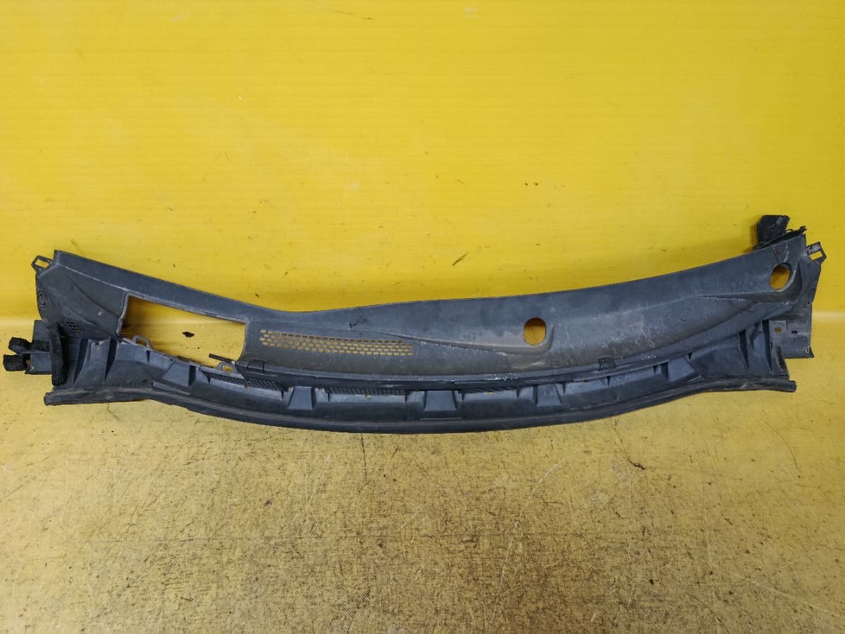 Решетка под лобовое стекло 66862-ED500 на Nissan Tiida C11 Фото 1