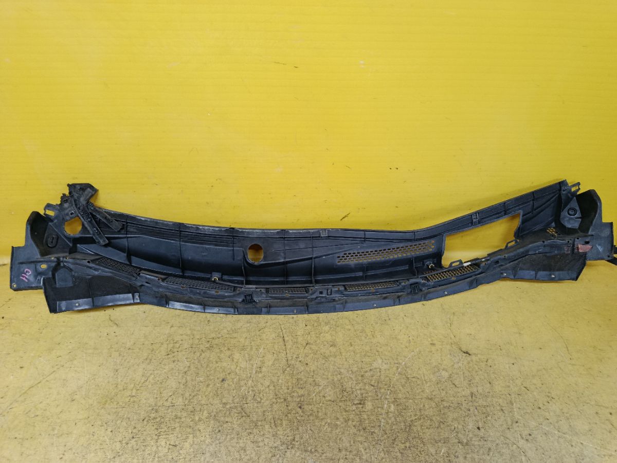 Решетка под лобовое стекло 66862-ED500 на Nissan Tiida C11 Фото 4