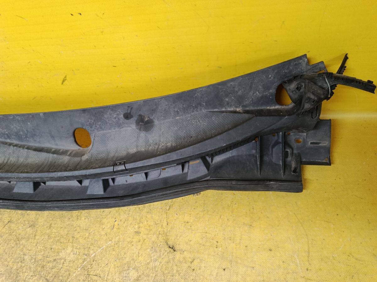 Решетка под лобовое стекло 66862-ED500, 66820-ED50A на Nissan Tiida C11 Фото 2