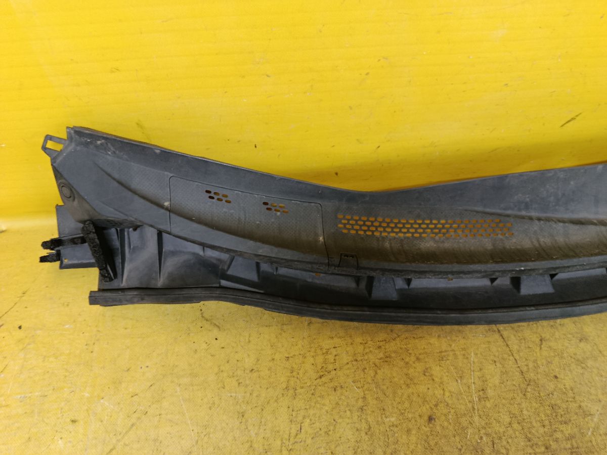 Решетка под лобовое стекло 66862-ED500, 66820-ED50A на Nissan Tiida C11 Фото 3