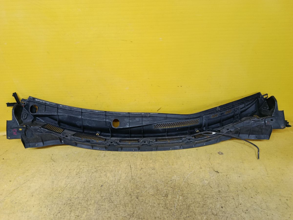 Решетка под лобовое стекло 66862-ED500, 66820-ED50A на Nissan Tiida C11 Фото 4