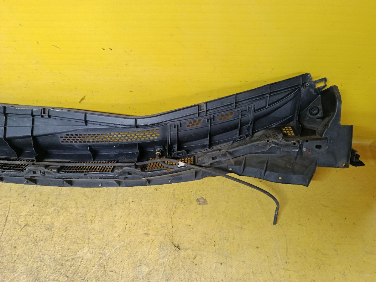 Решетка под лобовое стекло 66862-ED500, 66820-ED50A на Nissan Tiida C11 Фото 5