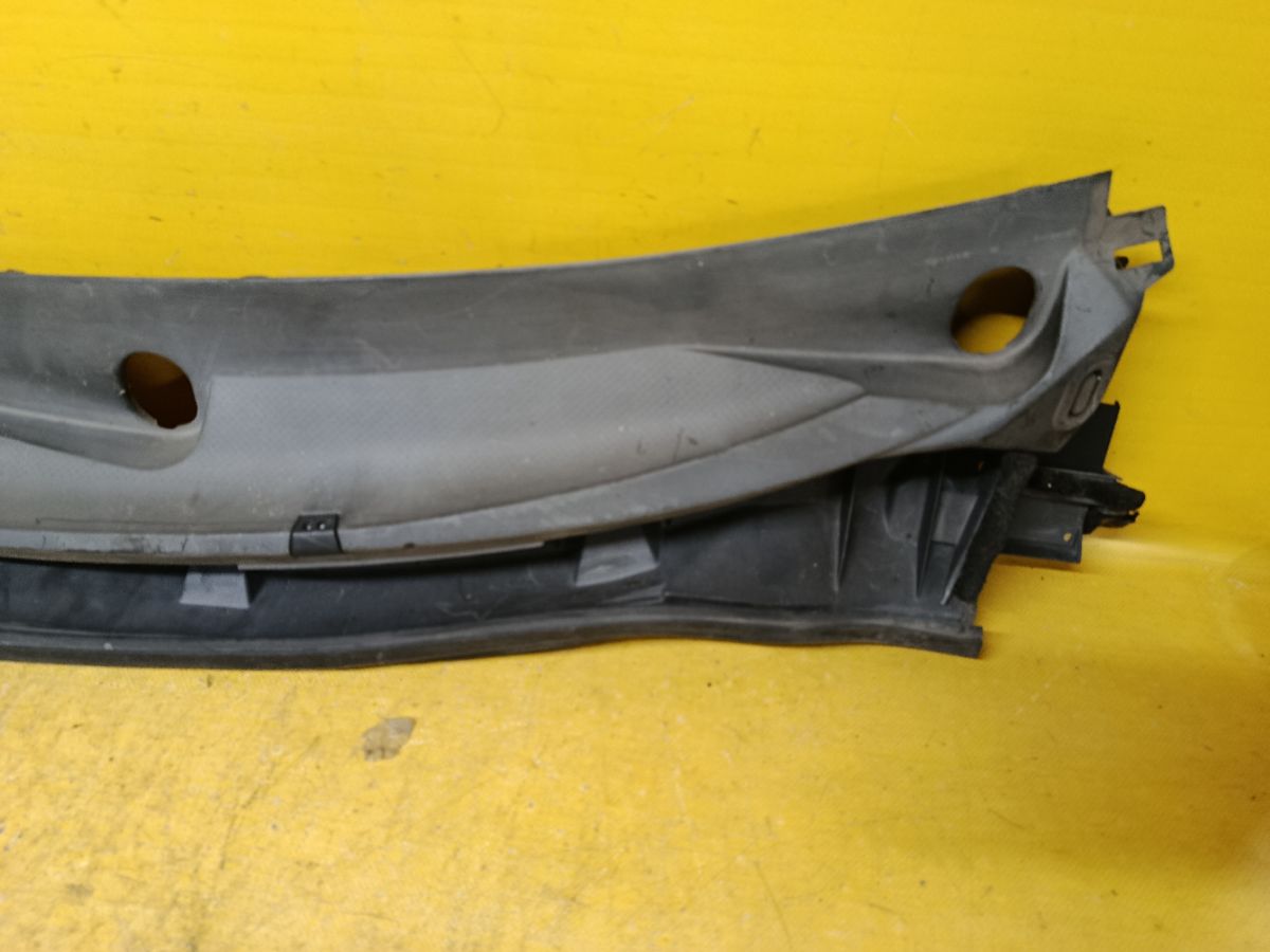 Решетка под лобовое стекло 66862-ED500, 66820-ED50A на Nissan Tiida C11 Фото 2