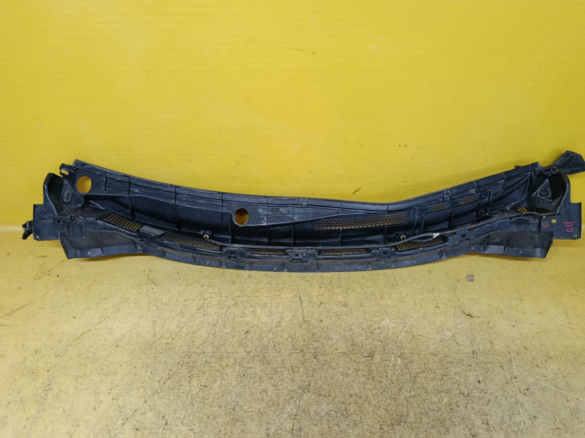 Решетка под лобовое стекло 66862-ED500, 66820-ED50A на Nissan Tiida C11 Фото 4