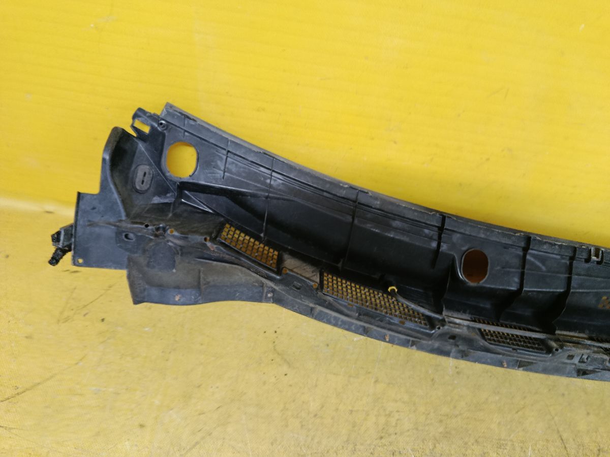 Решетка под лобовое стекло 66862-ED500, 66820-ED50A на Nissan Tiida C11 Фото 5