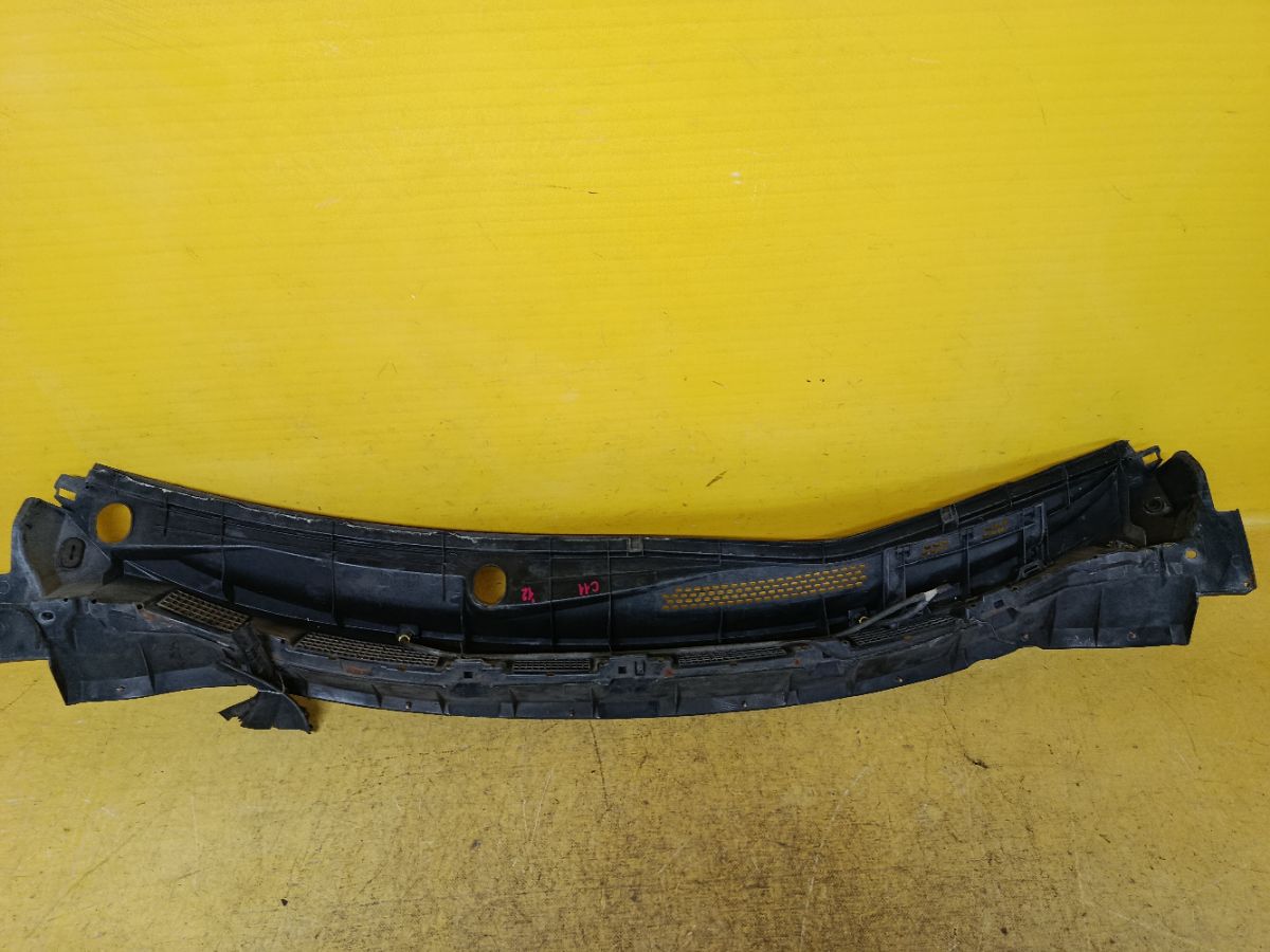 Решетка под лобовое стекло 66862-ED500, 66820-ED50A на Nissan Tiida C11 Фото 4