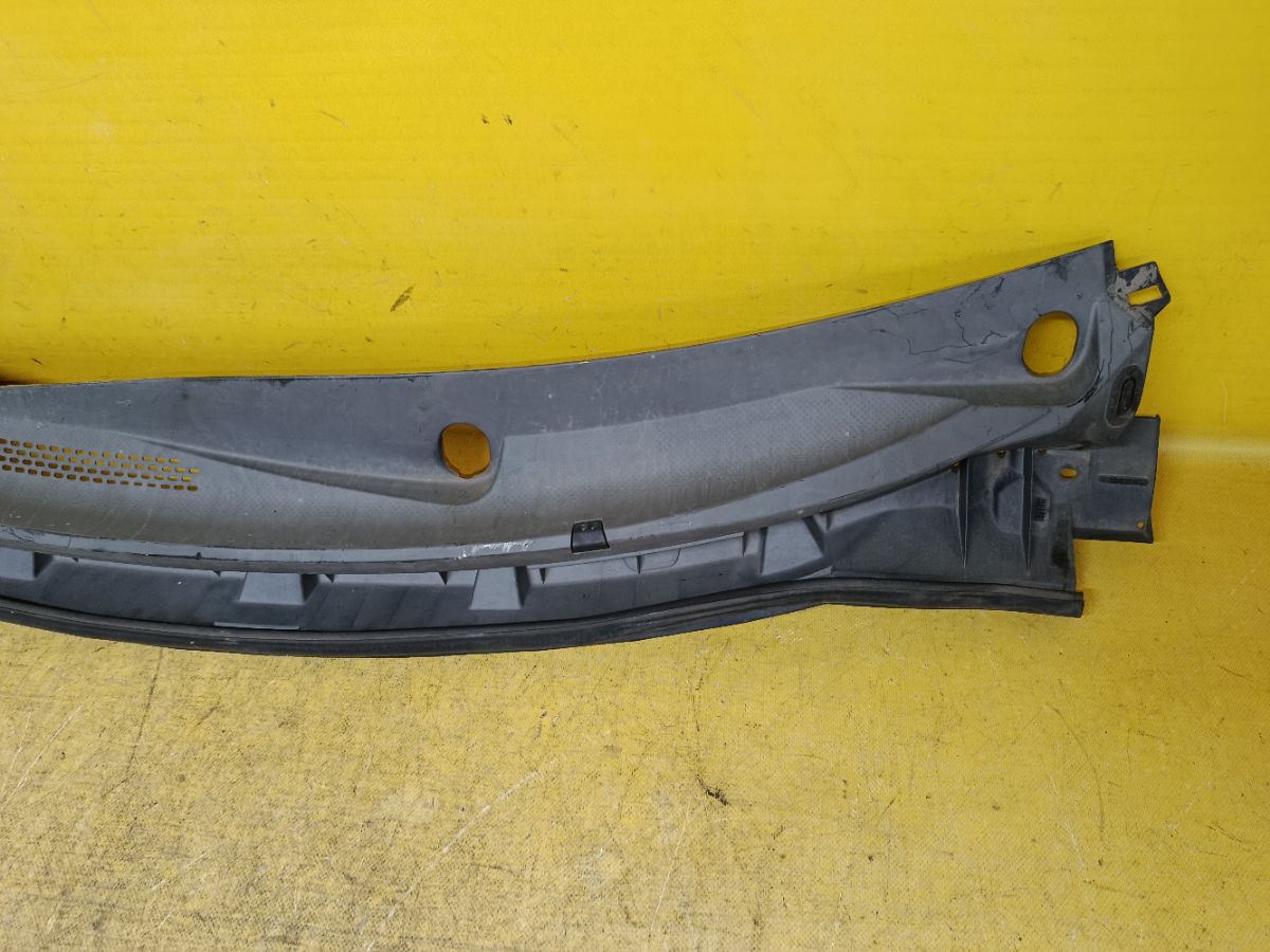 Решетка под лобовое стекло 66862-ED500, 66820-ED50A на Nissan Tiida C11 Фото 2