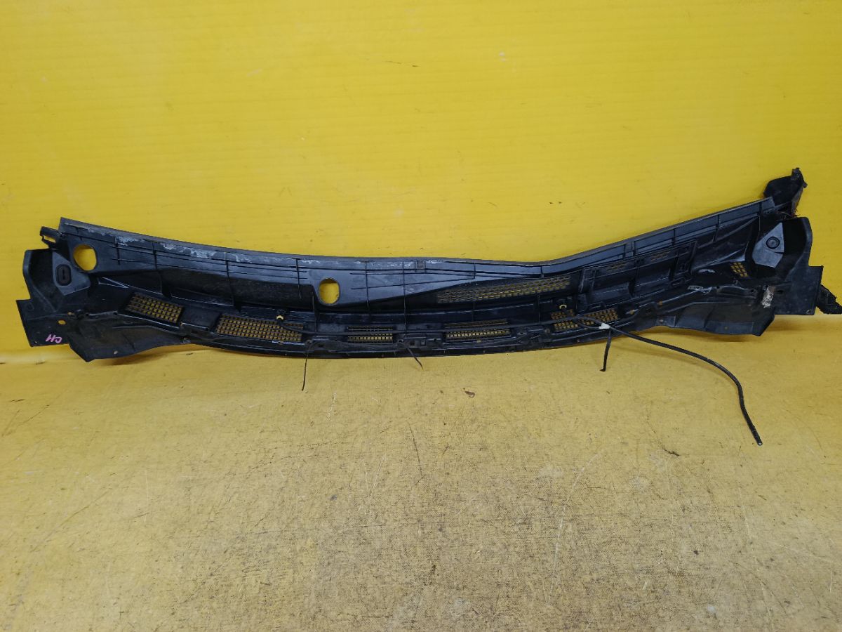 Решетка под лобовое стекло 66862-ED500, 66820-ED50A на Nissan Tiida C11 Фото 4