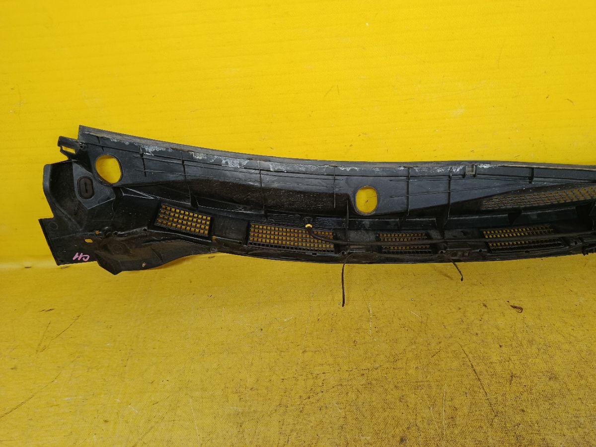 Решетка под лобовое стекло 66862-ED500, 66820-ED50A на Nissan Tiida C11 Фото 5