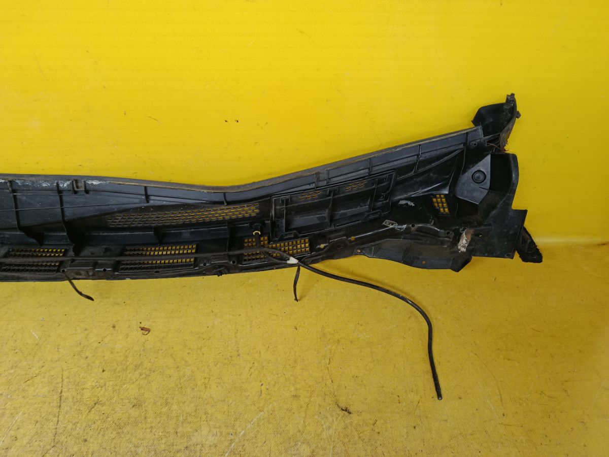 Решетка под лобовое стекло 66862-ED500, 66820-ED50A на Nissan Tiida C11 Фото 6