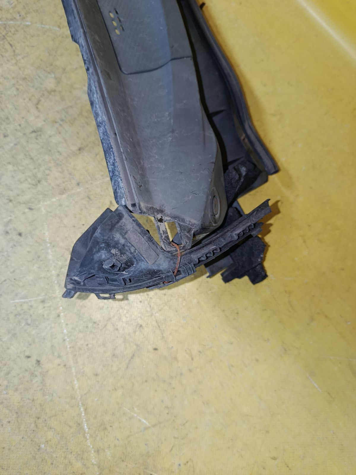 Решетка под лобовое стекло 66862-ED500, 66820-ED50A на Nissan Tiida C11 Фото 7