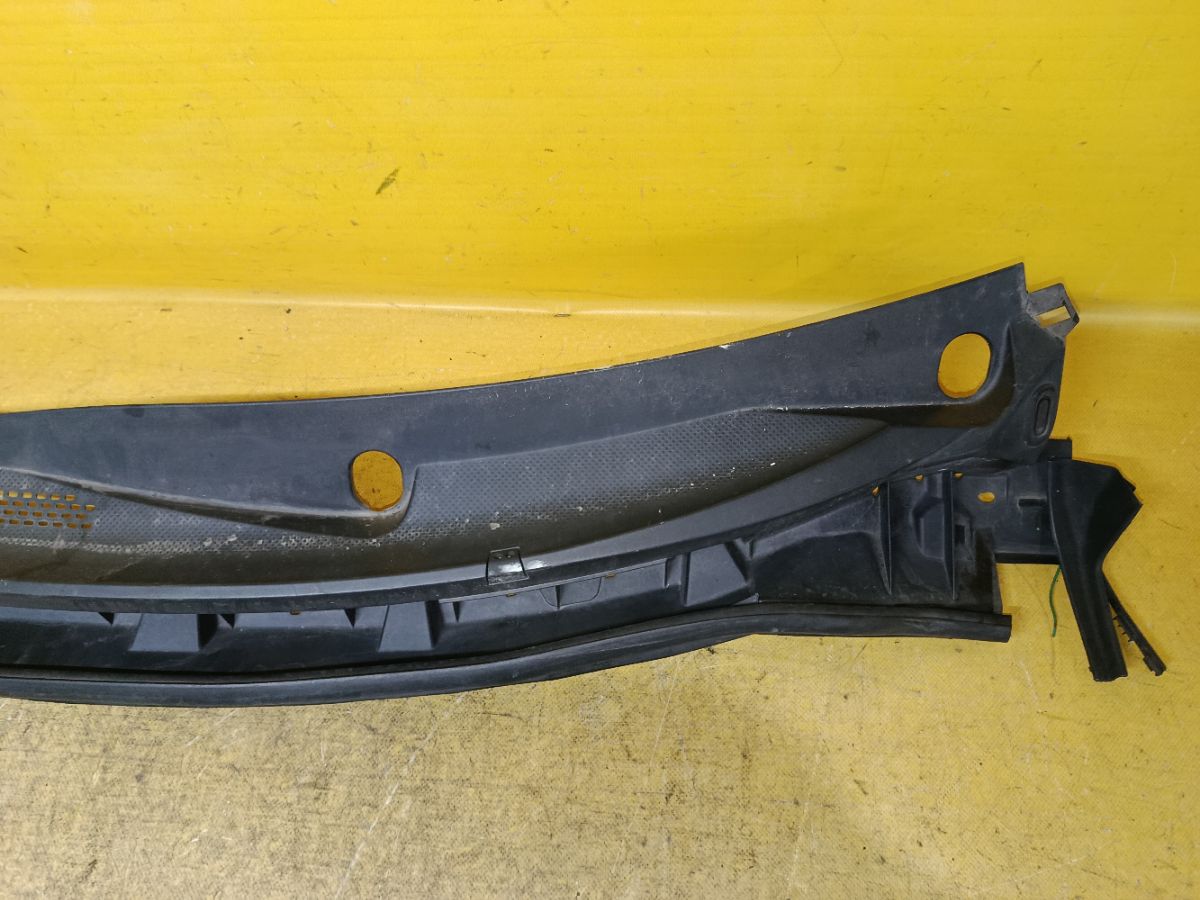 Решетка под лобовое стекло 66862-ED500, 66820-ED50A на Nissan Tiida C11 Фото 3