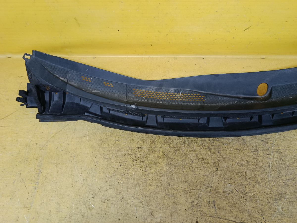 Решетка под лобовое стекло 66862-ED500, 66820-ED50A на Nissan Tiida C11 Фото 4