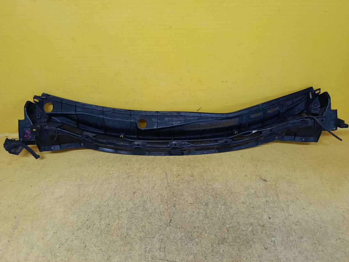 Решетка под лобовое стекло 66862-ED500, 66820-ED50A на Nissan Tiida C11 Фото 5