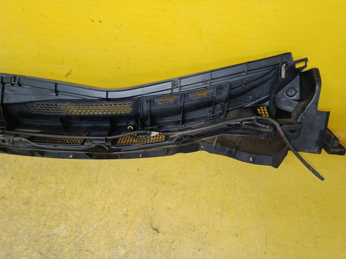 Решетка под лобовое стекло 66862-ED500, 66820-ED50A на Nissan Tiida C11 Фото 6