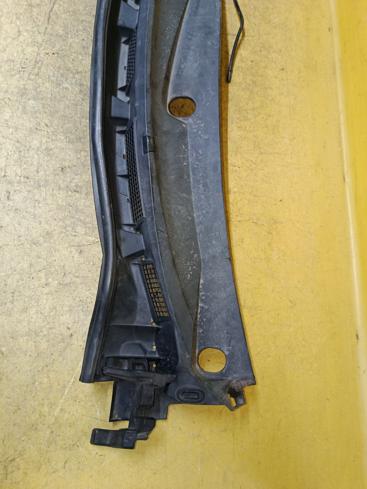 Решетка под лобовое стекло 66862-ED500, 66820-ED50A на Nissan Tiida C11 Фото 2