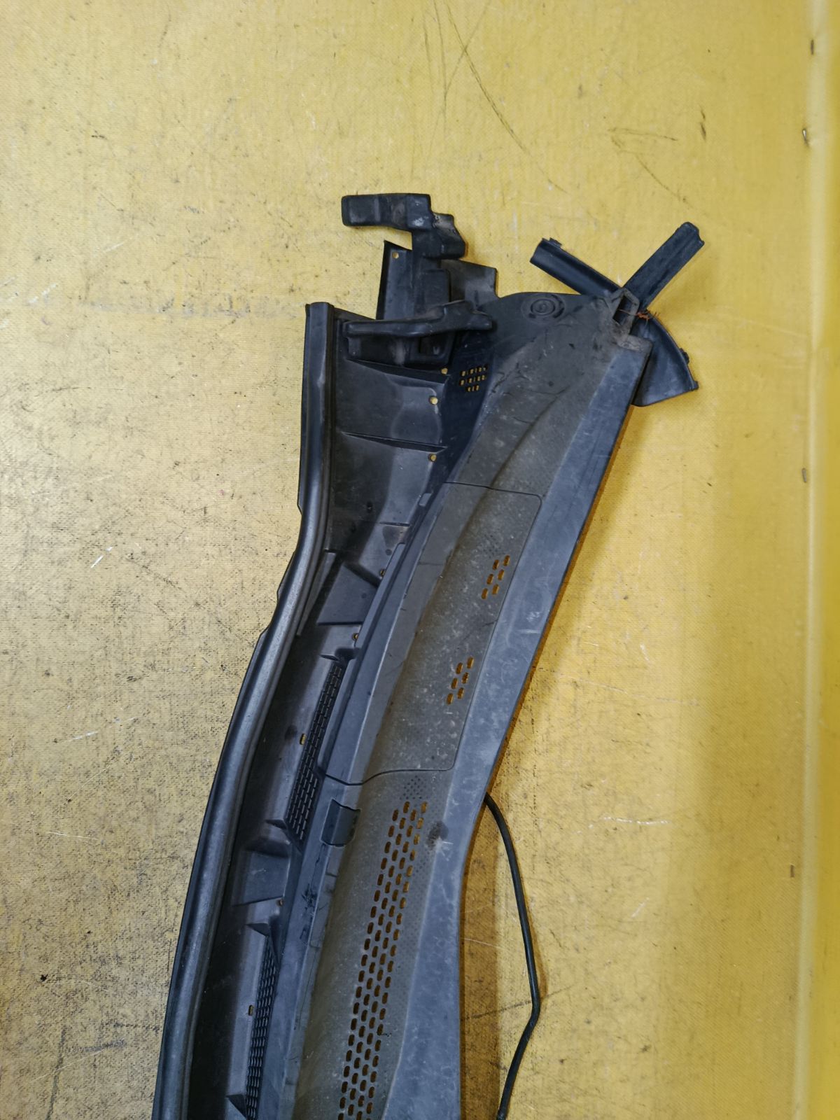 Решетка под лобовое стекло 66862-ED500, 66820-ED50A на Nissan Tiida C11 Фото 3