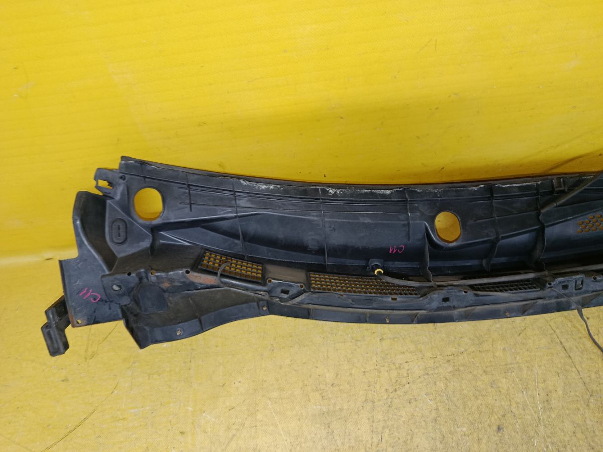 Решетка под лобовое стекло 66862-ED500, 66820-ED50A на Nissan Tiida C11 Фото 6