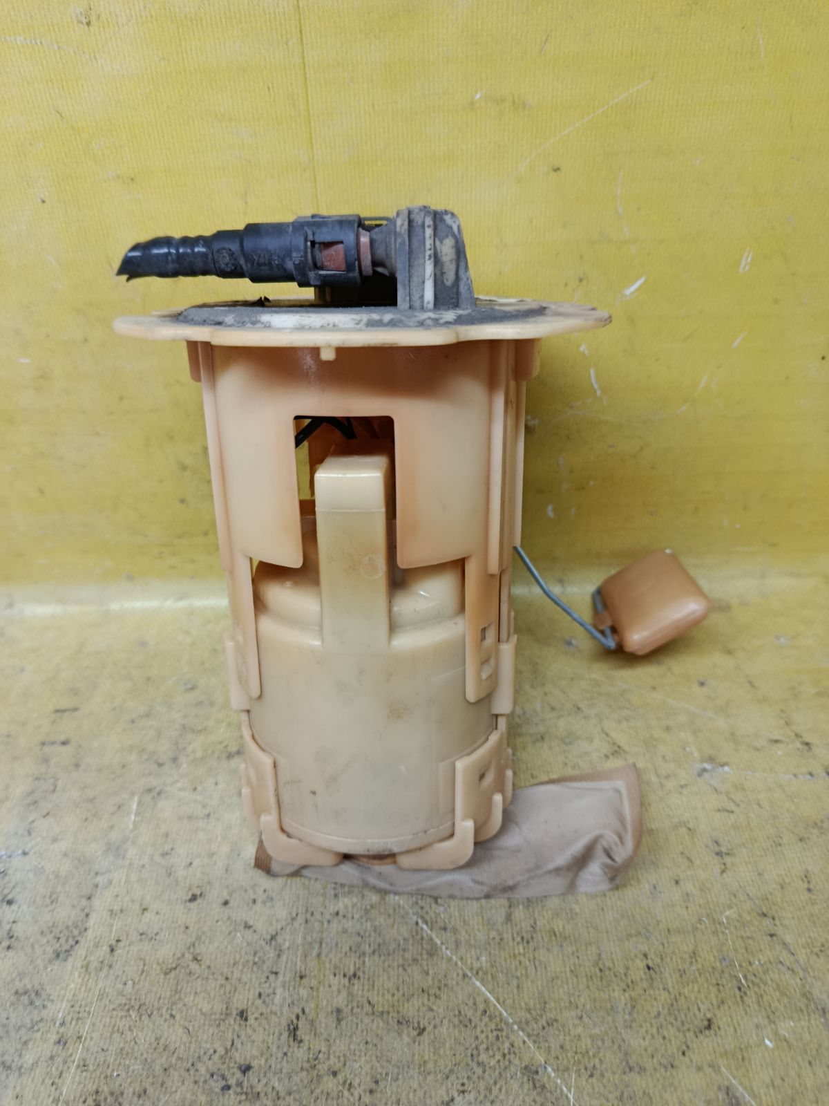 Бензонасос на Nissan Bluebird Sylphy QG10 QG18DE Фото 3