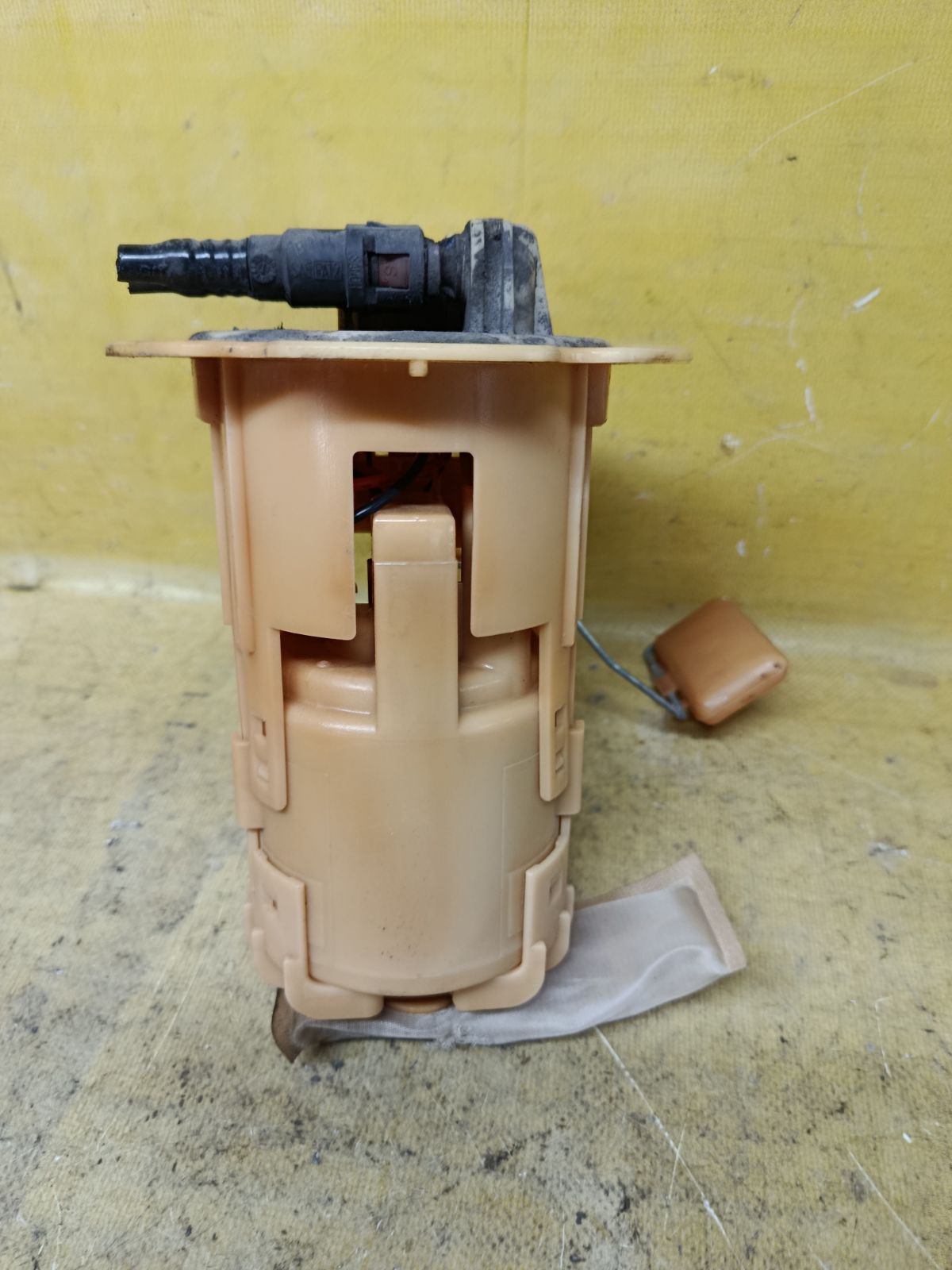 Бензонасос на Nissan Bluebird Sylphy QG10 QG18DE Фото 3