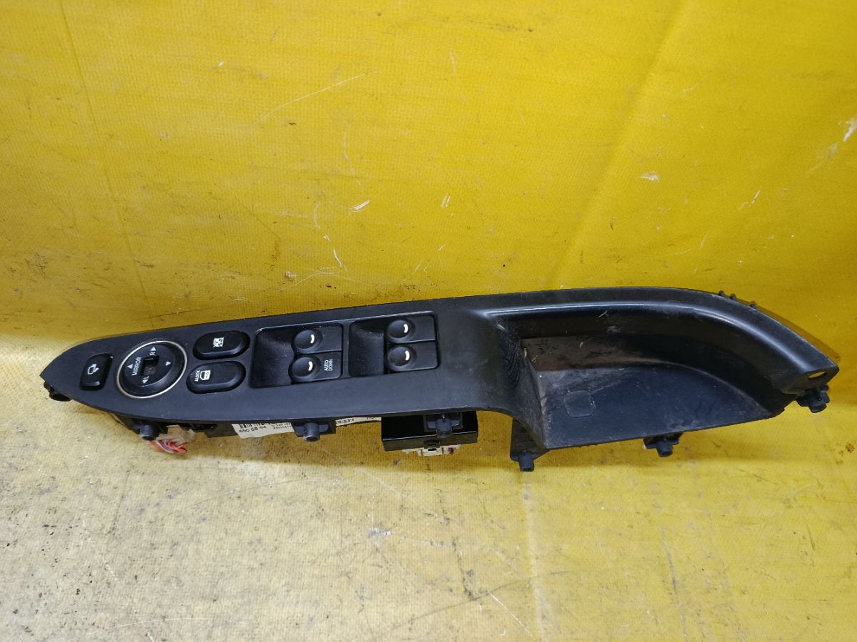 Блок упр-я стеклоподъемниками 93570-2L010 на Hyundai I30 FD Фото 1